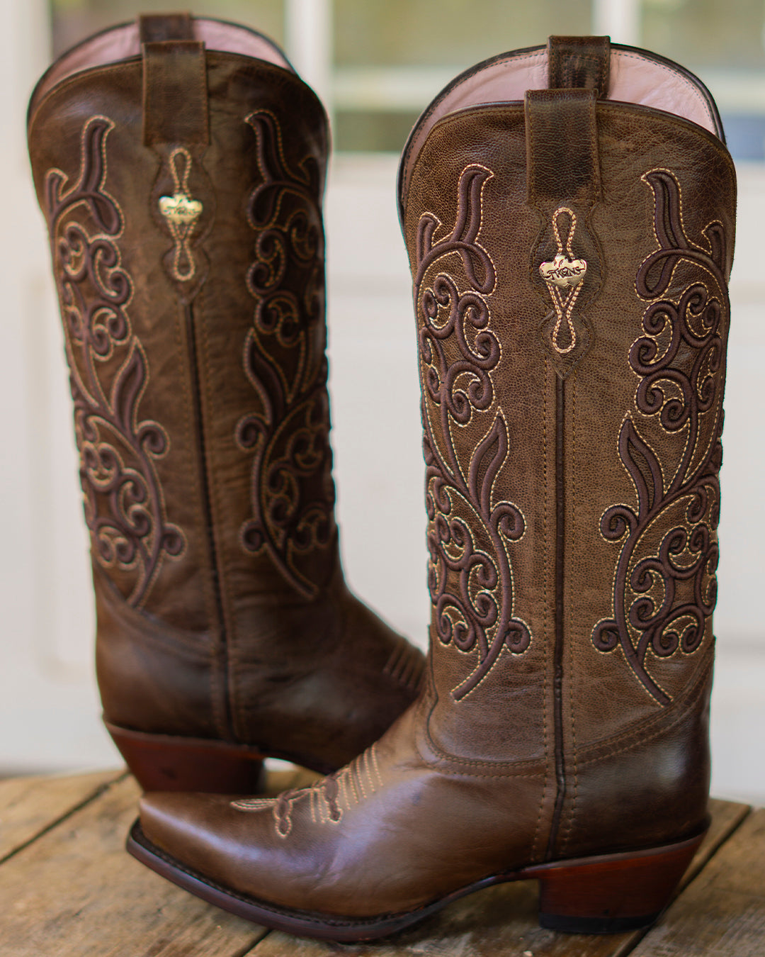Bota vaquera de mujer chocolate bordado flores