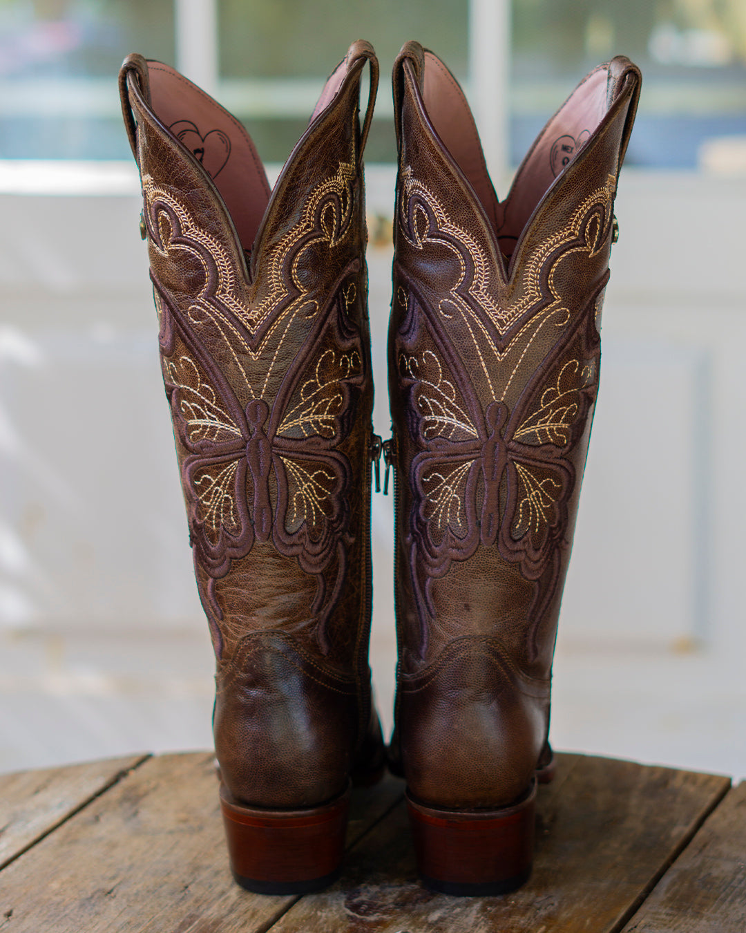 Bota vaquera de mujer chocolate bordado mariposa