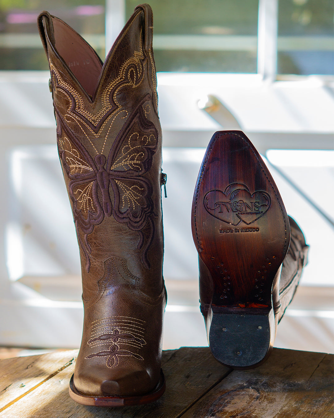Bota vaquera de mujer chocolate bordado mariposa
