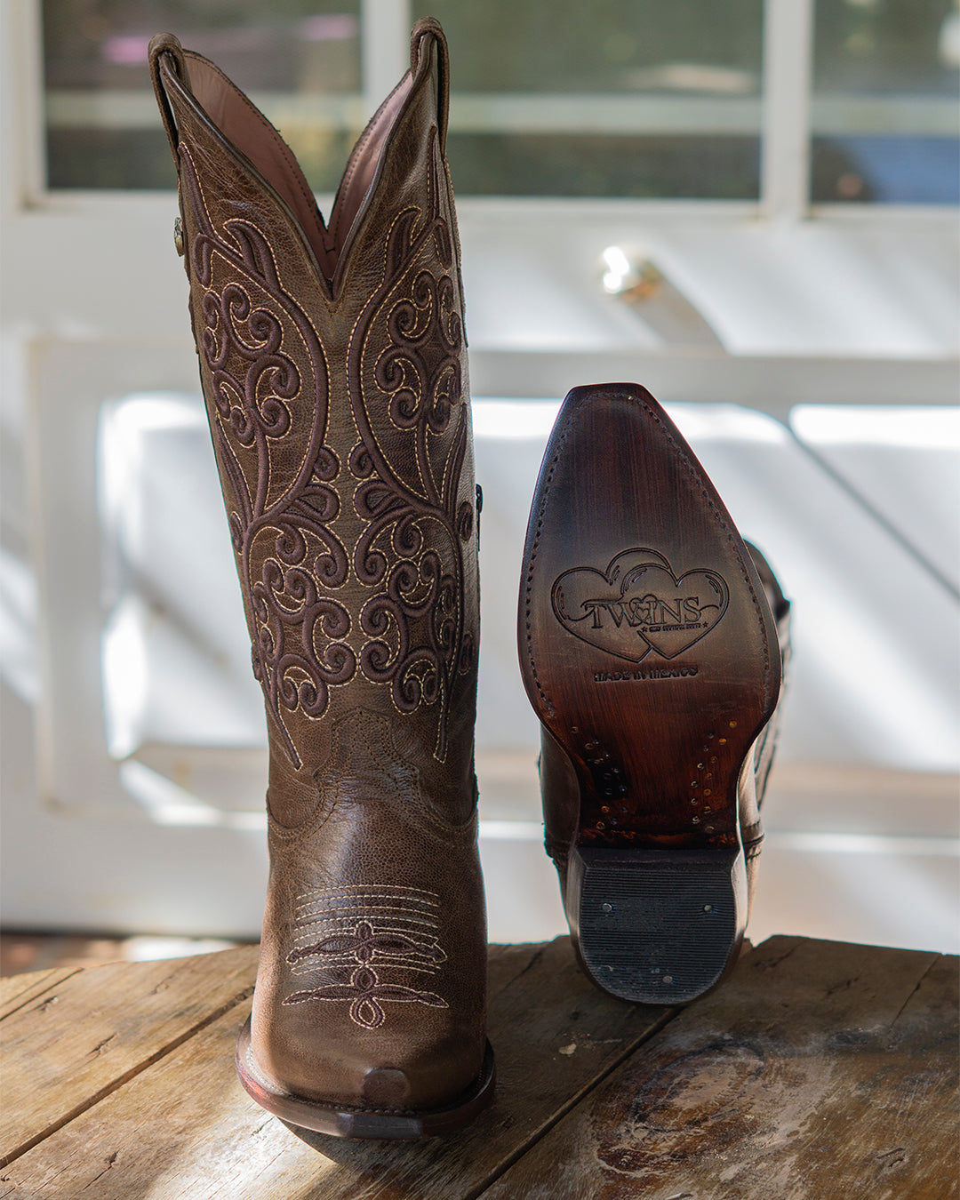 Bota vaquera de mujer chocolate bordado flores