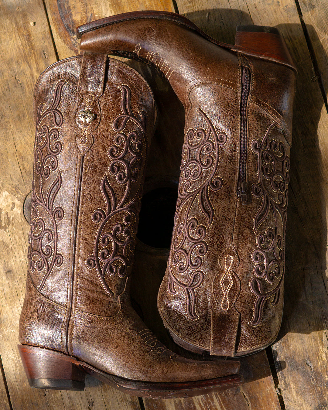 Bota vaquera de mujer chocolate bordado flores