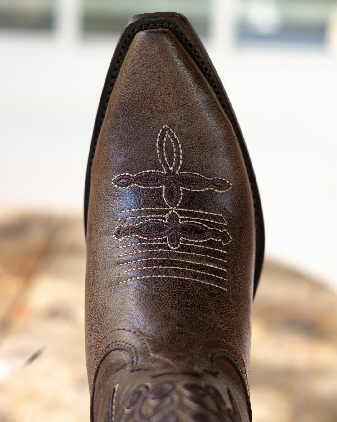 Bota vaquera de mujer chocolate bordado flores