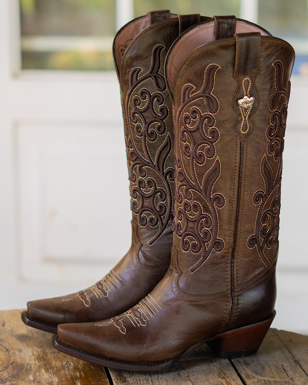 Bota vaquera de mujer chocolate bordado flores